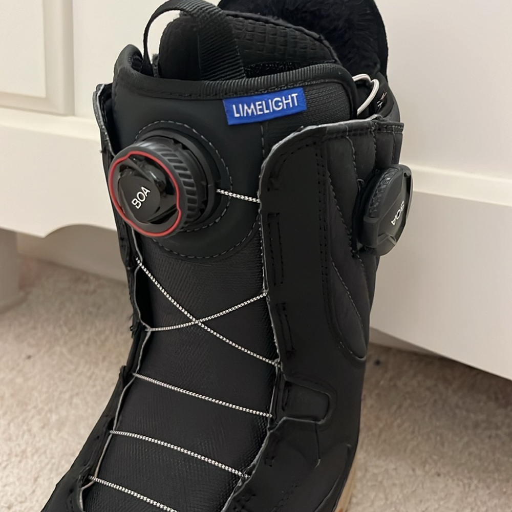 Women’s button boa limelight snowboards boots - Picture 2 of 3
